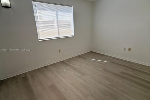Condominio en alquiler en Miami, Florida, 2 dormitorios, 105.91 m2 № 1951988 - foto 9