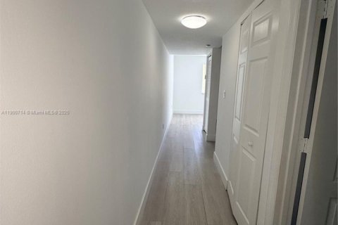 Condominio en alquiler en Miami, Florida, 2 dormitorios, 105.91 m2 № 1951988 - foto 4