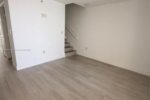 Condominio en alquiler en Miami, Florida, 2 dormitorios, 105.91 m2 № 1951988 - foto 3