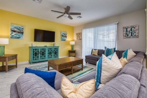 Casa en venta en Kissimmee, Florida, 6 dormitorios, 305.74 m2 № 1718066 - foto 24