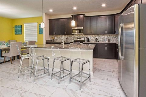 Casa en venta en Kissimmee, Florida, 6 dormitorios, 305.74 m2 № 1718066 - foto 11