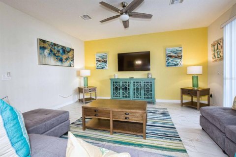 Casa en venta en Kissimmee, Florida, 6 dormitorios, 305.74 m2 № 1718066 - foto 8