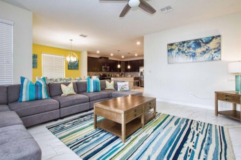 Casa en venta en Kissimmee, Florida, 6 dormitorios, 305.74 m2 № 1718066 - foto 25