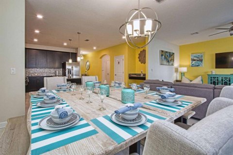 Casa en venta en Kissimmee, Florida, 6 dormitorios, 305.74 m2 № 1718066 - foto 4