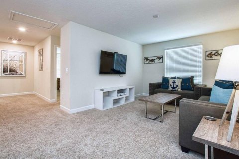 Casa en venta en Kissimmee, Florida, 6 dormitorios, 305.74 m2 № 1718066 - foto 23