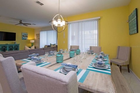 Casa en venta en Kissimmee, Florida, 6 dormitorios, 305.74 m2 № 1718066 - foto 5