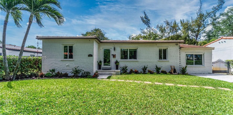 Casa en Miami Shores, Florida 4 dormitorios, 102.56 m2 № 1895606