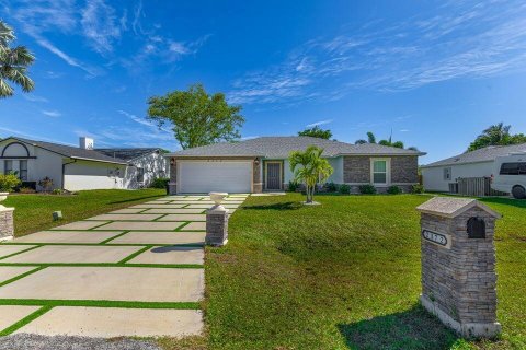 Villa ou maison à Port St. Lucie, Floride 4 chambres, 167.78 m2 № 2146873