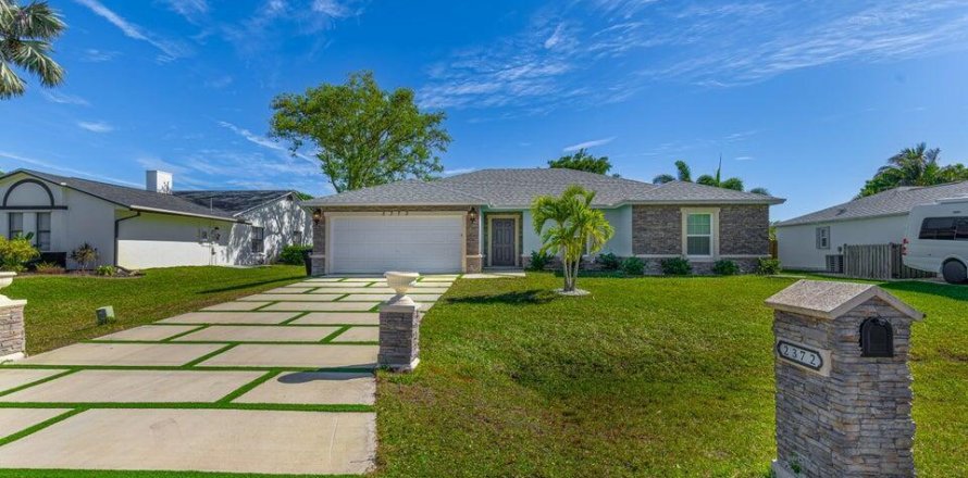 Villa ou maison à Port St. Lucie, Floride 4 chambres, 167.78 m2 № 2146873