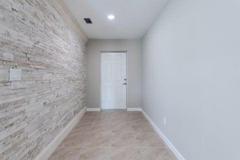 Villa ou maison à vendre à Port St. Lucie, Floride: 4 chambres, 167.78 m2 № 2146873 - photo 5