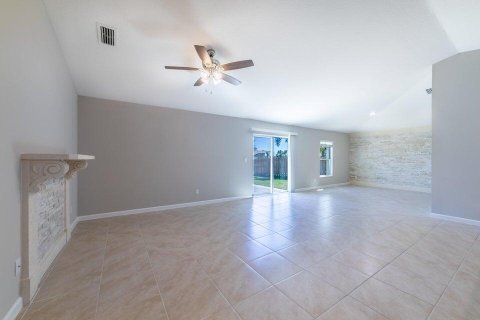 Villa ou maison à vendre à Port St. Lucie, Floride: 4 chambres, 167.78 m2 № 2146873 - photo 17