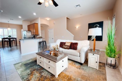 Townhouse in Longwood, Florida 3 bedrooms, 133.59 sq.m. № 2195894 - photo 4