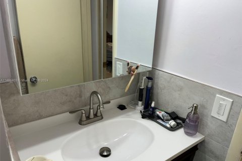 Condominio en venta en Hallandale Beach, Florida, 1 dormitorio, 68.38 m2 № 2045329 - foto 3