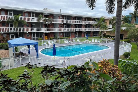 Condominio en Hallandale Beach, Florida, 1 dormitorio  № 2045329
