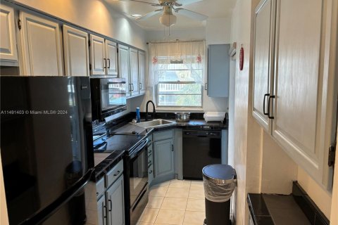 Condominio en venta en Hallandale Beach, Florida, 1 dormitorio, 68.38 m2 № 2045329 - foto 11