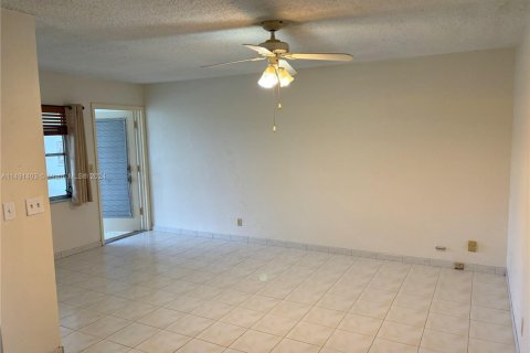 Condominio en venta en Hallandale Beach, Florida, 1 dormitorio, 68.38 m2 № 2045329 - foto 9