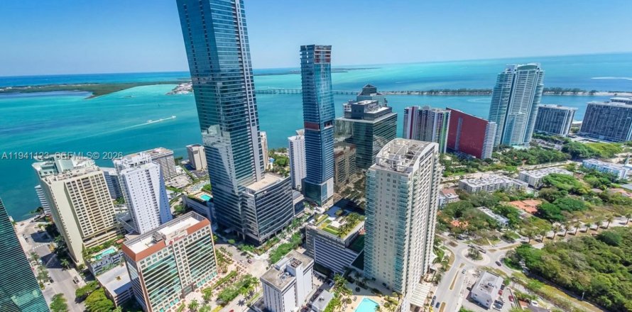 Кондоминиум с 2 спальнями в Майами, Флорида № 2003573