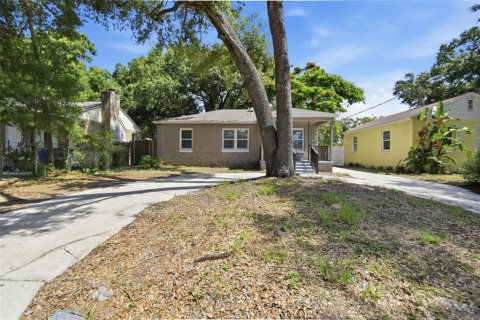 House in Tampa, Florida 3 bedrooms, 84.54 sq.m. № 2132465