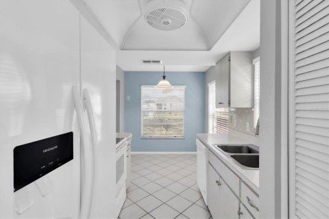 Condo in New Port Richey, Florida, 2 bedrooms  № 1767703 - photo 10