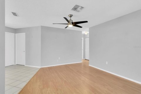 Condo in New Port Richey, Florida, 2 bedrooms  № 1767703 - photo 9