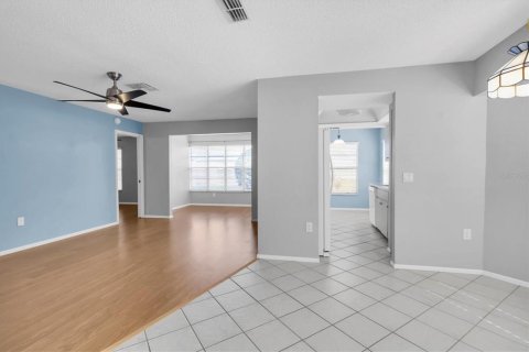 Condo in New Port Richey, Florida, 2 bedrooms  № 1767703 - photo 3