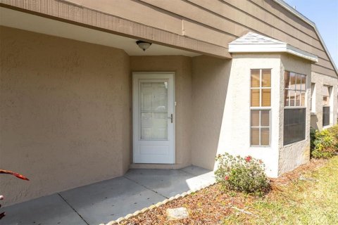Condo in New Port Richey, Florida, 2 bedrooms  № 1767703 - photo 2