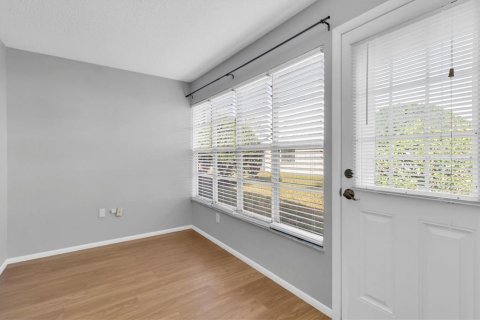 Condo in New Port Richey, Florida, 2 bedrooms  № 1767703 - photo 13