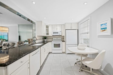 Condominio en venta en Dania Beach, Florida, 2 dormitorios, 110.55 m2 № 2250395 - foto 9