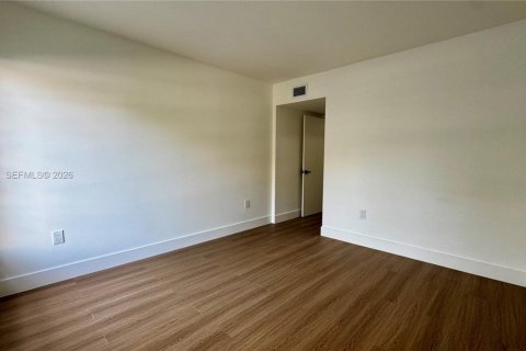 Copropriété à louer à Miami, Floride: 2 chambres, 108.7 m2 № 2056738 - photo 13