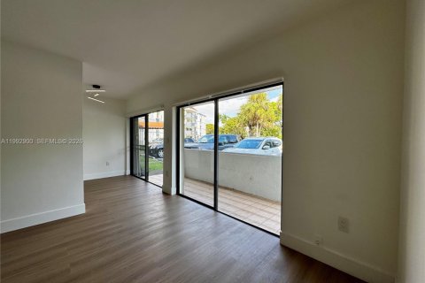 Copropriété à louer à Miami, Floride: 2 chambres, 108.7 m2 № 2056738 - photo 18