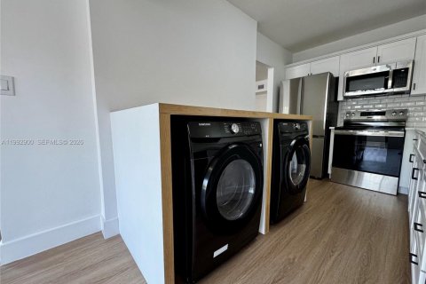 Copropriété à louer à Miami, Floride: 2 chambres, 108.7 m2 № 2056738 - photo 23