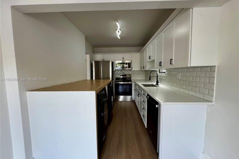 Copropriété à louer à Miami, Floride: 2 chambres, 108.7 m2 № 2056738 - photo 22