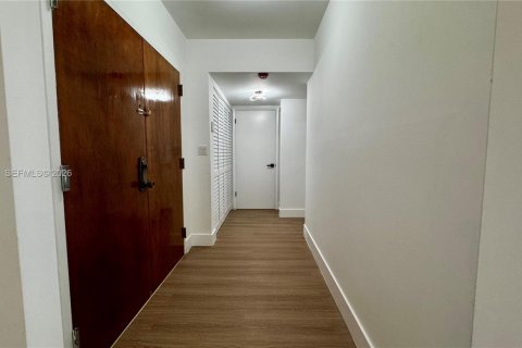 Copropriété à louer à Miami, Floride: 2 chambres, 108.7 m2 № 2056738 - photo 3