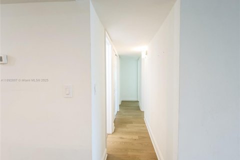 Appartement à louer à Miami, Floride: 3 chambres, 112.41 m2 № 1945664 - photo 7