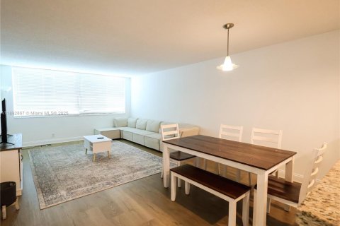 Appartement à louer à Miami, Floride: 3 chambres, 112.41 m2 № 1945664 - photo 11