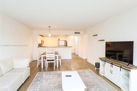 Appartement à louer à Miami, Floride: 3 chambres, 112.41 m2 № 1945664 - photo 9