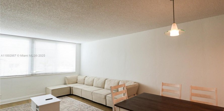 Appartement à Miami, Floride 3 chambres, 112.41 m2 № 1945664