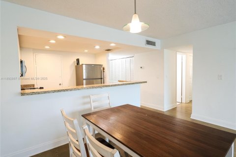 Appartement à louer à Miami, Floride: 3 chambres, 112.41 m2 № 1945664 - photo 8