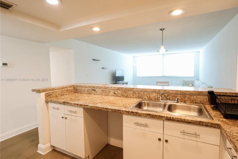 Appartement à louer à Miami, Floride: 3 chambres, 112.41 m2 № 1945664 - photo 4
