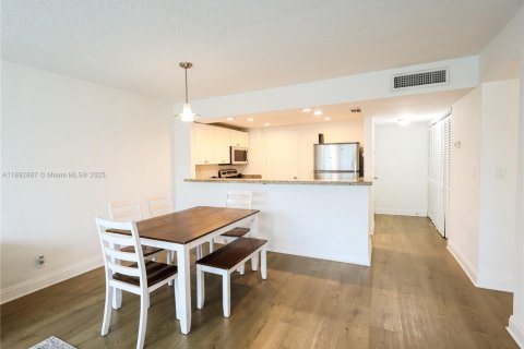 Appartement à louer à Miami, Floride: 3 chambres, 112.41 m2 № 1945664 - photo 10