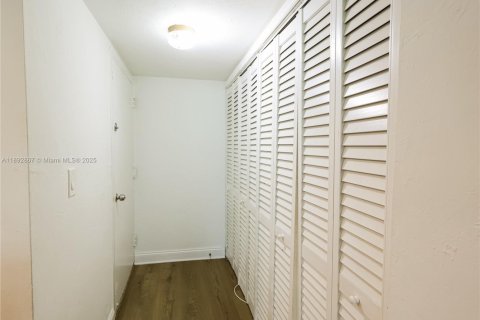 Appartement à louer à Miami, Floride: 3 chambres, 112.41 m2 № 1945664 - photo 12