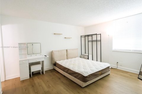 Appartement à louer à Miami, Floride: 3 chambres, 112.41 m2 № 1945664 - photo 14