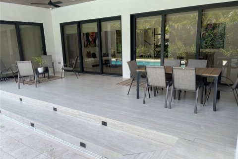 House in Coral Gables, Florida 5 bedrooms, 390.19 sq.m. № 2029902 - photo 24