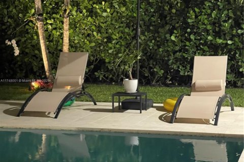 House in Coral Gables, Florida 5 bedrooms, 390.19 sq.m. № 2029902 - photo 22