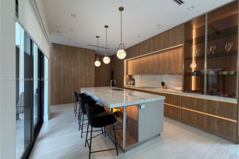 House in Coral Gables, Florida 5 bedrooms, 390.19 sq.m. № 2029902 - photo 17