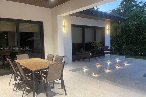 House in Coral Gables, Florida 5 bedrooms, 390.19 sq.m. № 2029902 - photo 27
