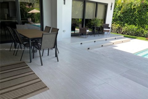 House in Coral Gables, Florida 5 bedrooms, 390.19 sq.m. № 2029902 - photo 26