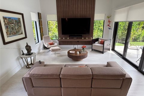 House in Coral Gables, Florida 5 bedrooms, 390.19 sq.m. № 2029902 - photo 19
