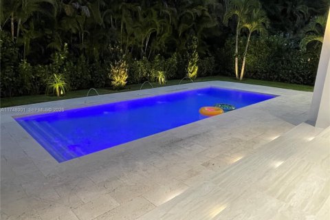 House in Coral Gables, Florida 5 bedrooms, 390.19 sq.m. № 2029902 - photo 29