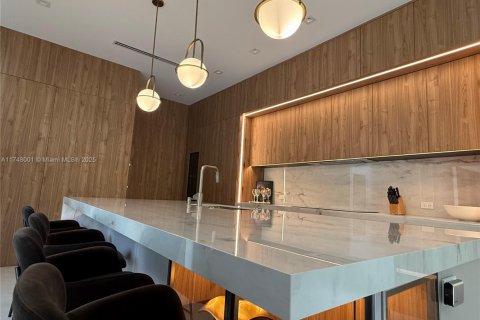 House in Coral Gables, Florida 5 bedrooms, 390.19 sq.m. № 2029902 - photo 12